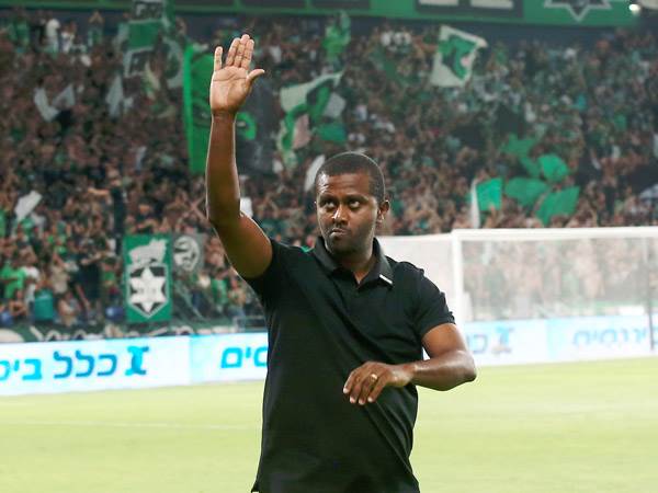 דגו מודה לקהל (אלן שיבר)