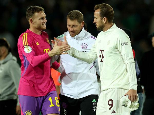 פרץ. מקבל חיבוק גם מקיין (Getty images)