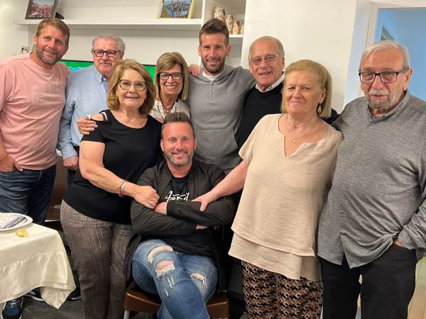 פלר עם משפחתו.