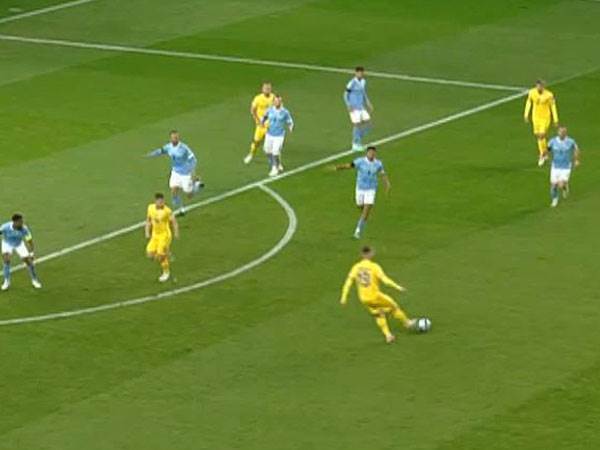 דניס דראגוש רץ לבד את כל המגרש