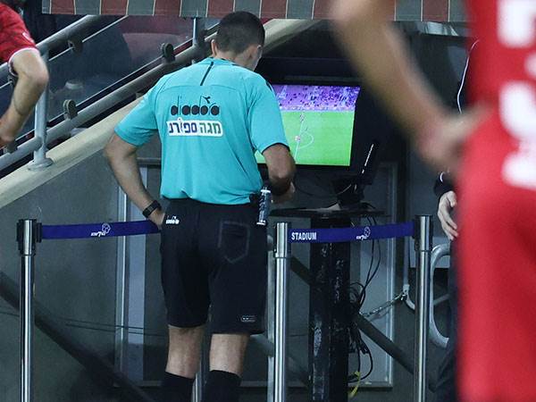 אסור היה לוואר להתערב (דני מרון)