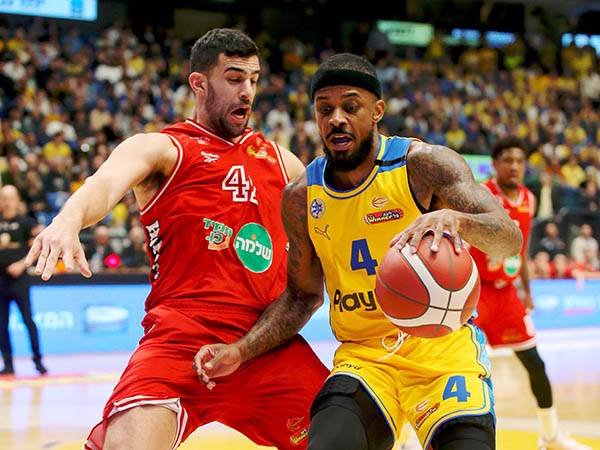 בראון. הרוויח מהאווירה בהיכל (אלן שיבר)