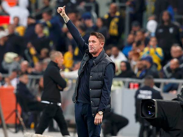 "תפסיקו להמציא דברים שלא שם". קין (אלן שיבר)