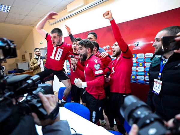 החגיגות נמשכו גם במסיבת העיתונאים (GETTY)