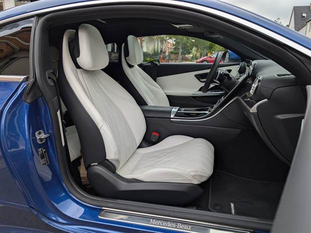 כיאה למכונית GT, מושבים נוחים מאוד שינעימו את הנסיעה לאורך זמן