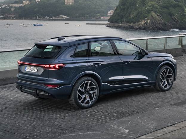 נראה כמו אאודי גם מאחור