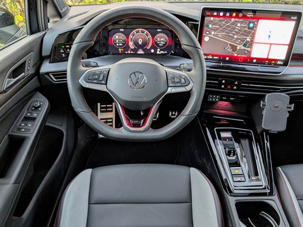 מאובזרת אבל לא הכי מתקשרת