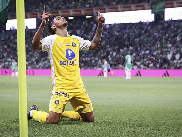 גדולה מול העיניים (מאור אלקסלסי)