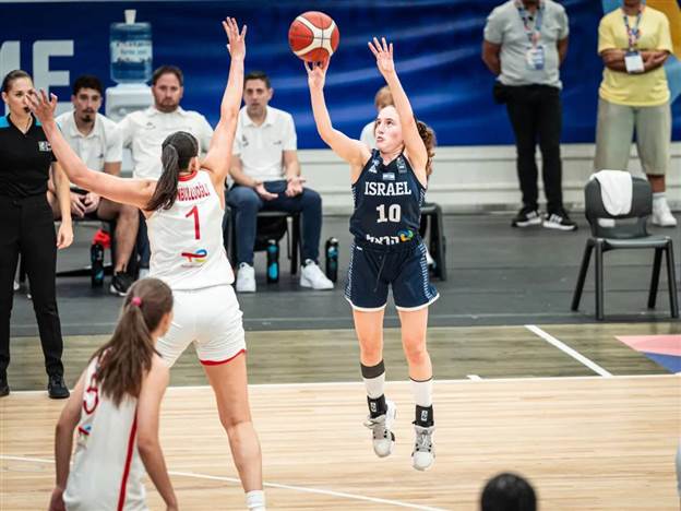 עוד משחק טוב מחוץ לקשת. איילה אורן (FIBA)