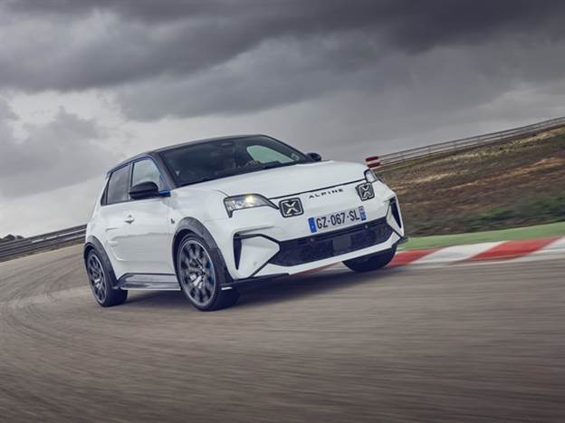 לא רק עיצוב, ברנו אלפין דאגו גם לביצועים והתנהגות הכביש