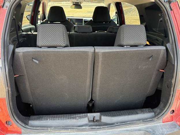 תא מטען קטנטן כשהשורה השלישית בשימוש