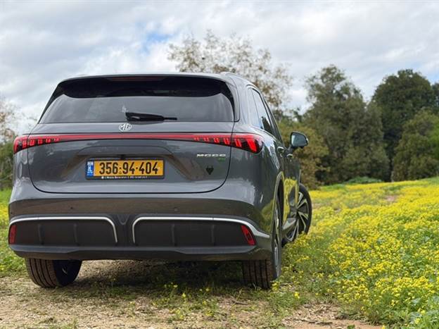 נוחות הנסיעה נוקשה במעט והביצועים יספיקו לכל התנהלות, בעליות או בעקיפות זריזות