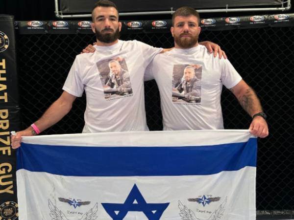 מייצגים את הנופלים בכל מקום. אלי ורפי ארונוב (צילום: פרטי)