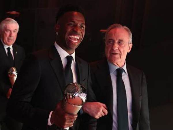 "תשאירו אותו לי". ויניסיוס ופרס (GETTY)