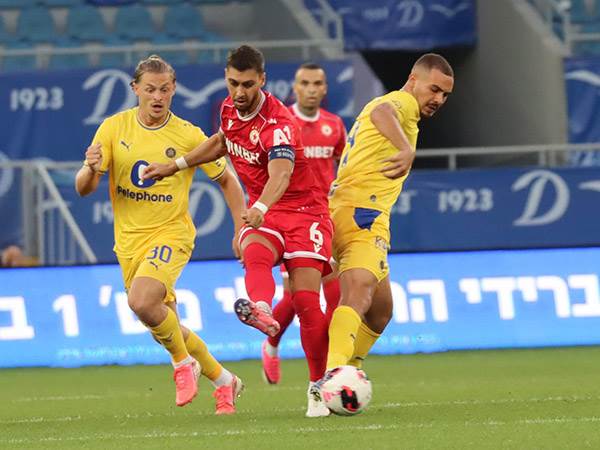 “שחקנים אחרים צריכים לקחת אחריות“ (האתר הרשמי של מכבי תל אביב)