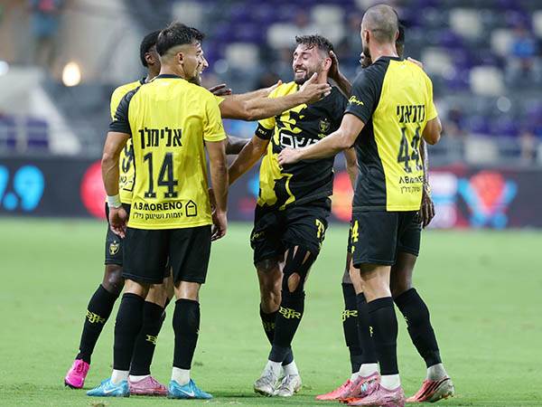 (תמונת מקור של שחקני בית"ר ירושלים: אלן שיבר. עיבוד תמונה: בינה מלאכותית)