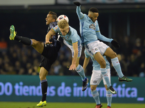 דנילו מול וואס. שער עצמי אומלל לברזילאי (Getty)