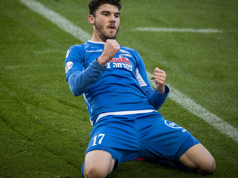 רומן חוגג שער יתרון. ממשיך להרשים (צילום: ספי מגריזו)