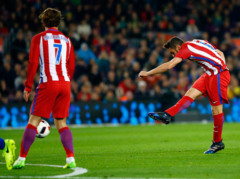 קוקה ניסה לכבוש מרחוק