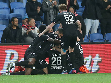 מחזיקים אצבעות לבית"ר