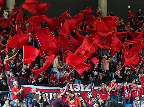 נתן הצגה. הקהל של הפועל ת"א (מנהלת הליגה)