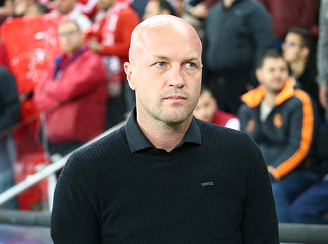 התנהגות מכוערת. קרויף (דני מרון)