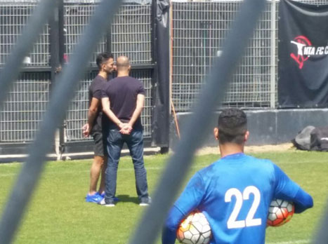 שרון ניסנוב ואוראל דגני צופים מהצד