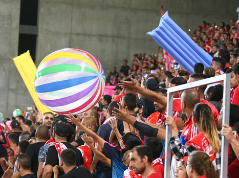 האוהדים האדומים מוכנים לים (דני מרון)