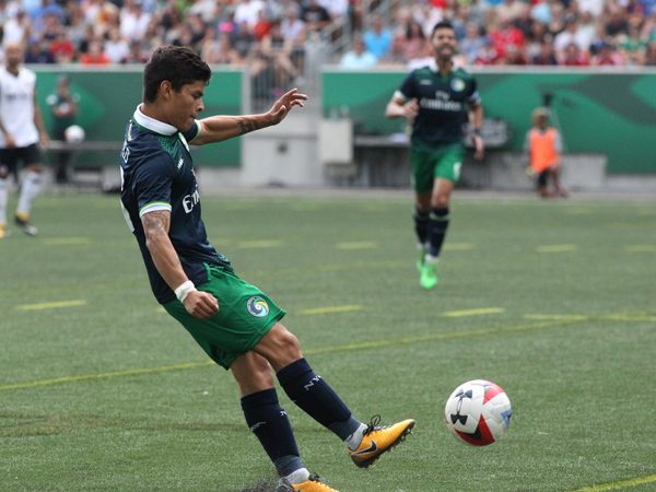 קאלבילו יורה לרשת. הוחלף על ידי מויאל (האתר הרשמי)