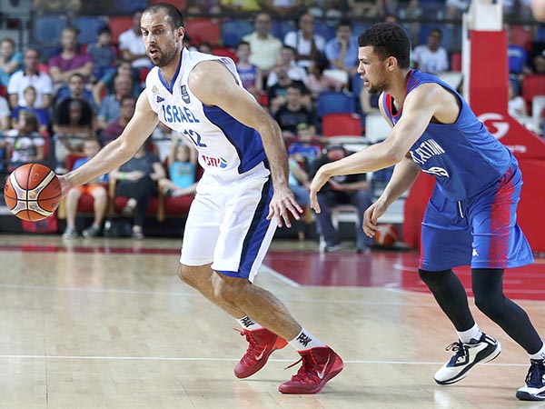 הלפרין היה חלק מהסגל של מכבי שזכתה ביורוליג ב-2004 (אלן שיבר)