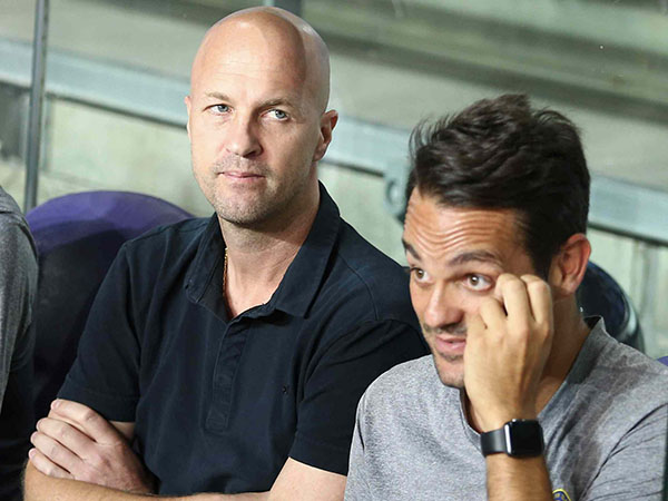 נעזר במי שצריך. קרויף (אלן שיבר)