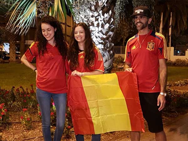 האוהדים שהמתינו לאלופת העולם לשעבר