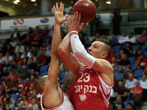 אומיץ'. פתח בחמישייה, אך לא סיפק את הסחורה וירד לספסל (אלן שיבר)