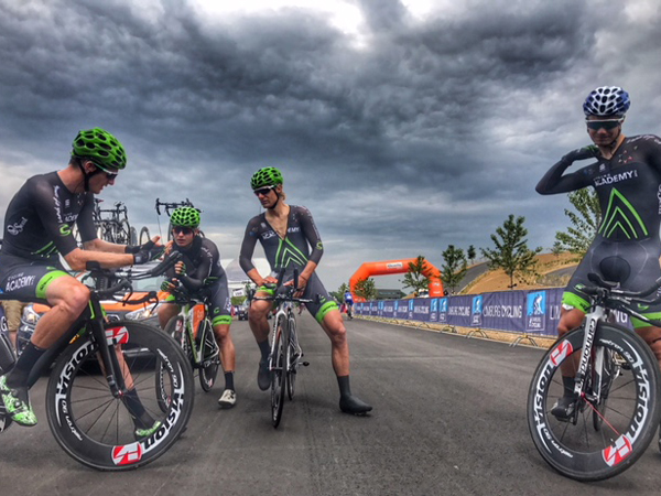 השקעה רבה בקבוצה (קרדיט: cycling academy)