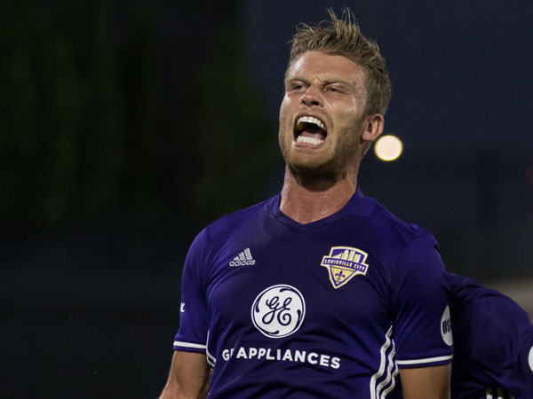 אבגד. "ליגה תחרותית" (beebuckphotography)