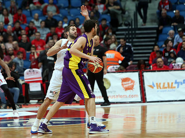 קרב פיזי בארנה (מנהלת הליגה)