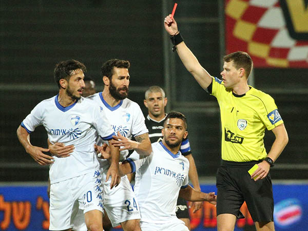 פריד שולף את האדום (אנצ'ו גוש, סוכנות ג'יני)