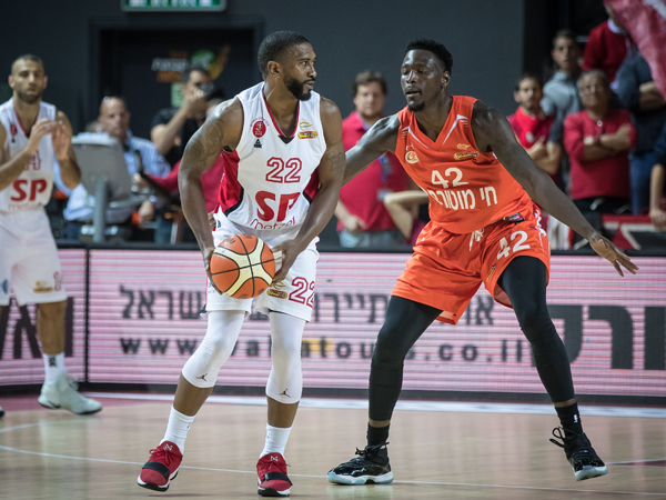 מקניל. "מעולם לא תקפתי שופט" (מנהלת הליגה)