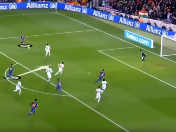 ואז מקבל את הכדור בחזרה וכובש