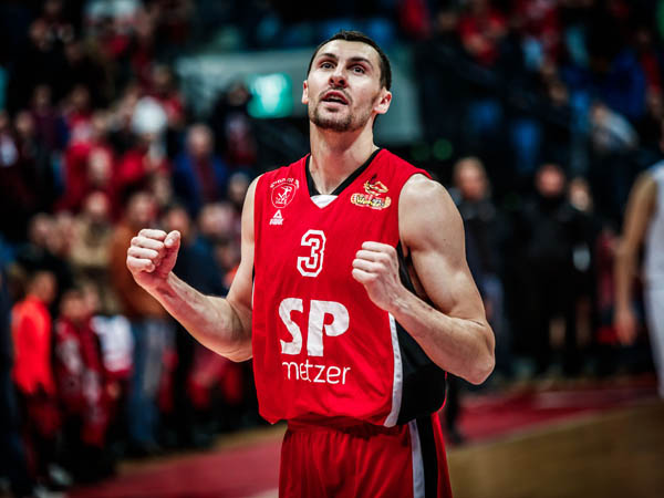 קאמבק מרגש. גפני (מנהלת הליגה)