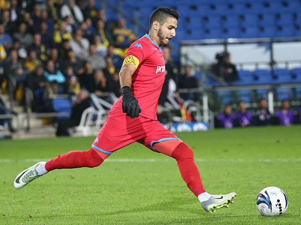 איתמר ניצן. סובל מקרע בשריר הארבע ראשי (דני מרון)