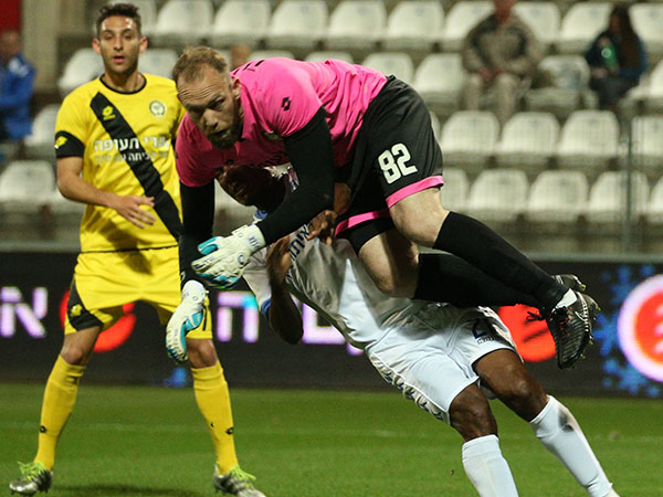 עמוס. רוצה לחו"ל (סוכנות ג'יני)