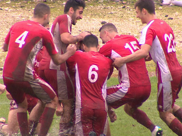 גולאסו של נתנאל כהן בבוקר גשום