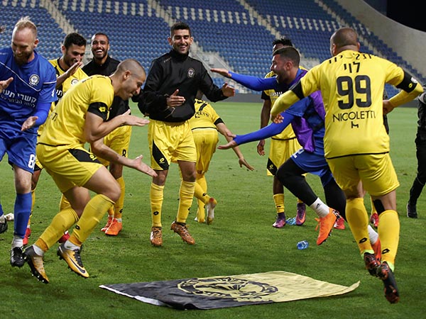 שמחה גדולה בנתניה (אלן שיבר)