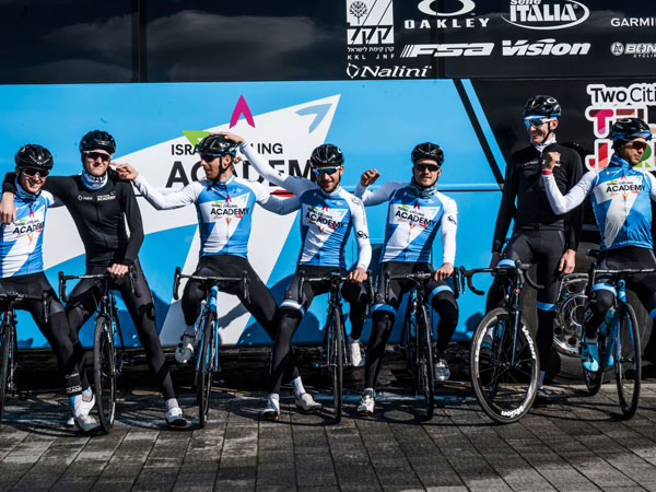 הסגל יצומצם (Cycling Academy)