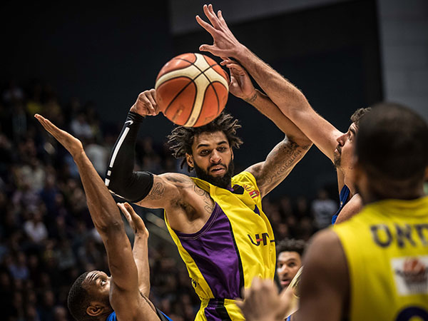 רייס. העצבים שיחקו תפקיד (מנהלת)