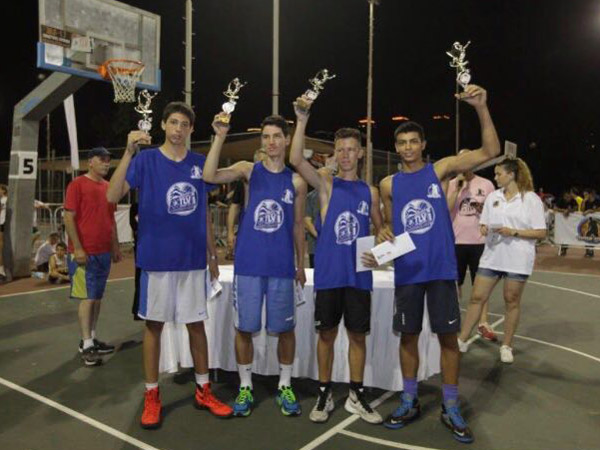 מי יניפו את הגביע? (צילום: אריאל שרוסטר)