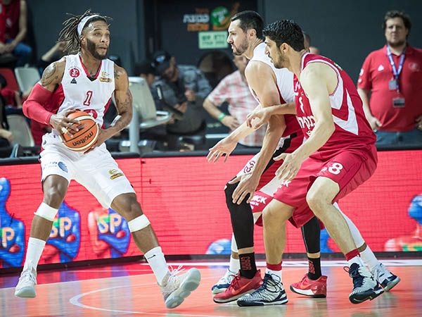 בנקס בעננים (מנהלת)