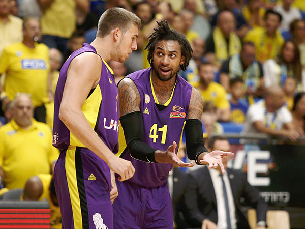 רייס. בד"כ זה יסתיים בבומבה בחדר ההלבשה (אלן שיבר)