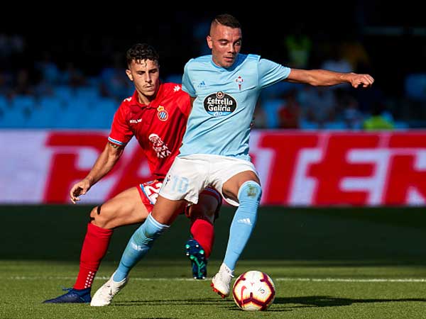 יאגו אספאס מנסה לתמרן מול אספניול (getty)